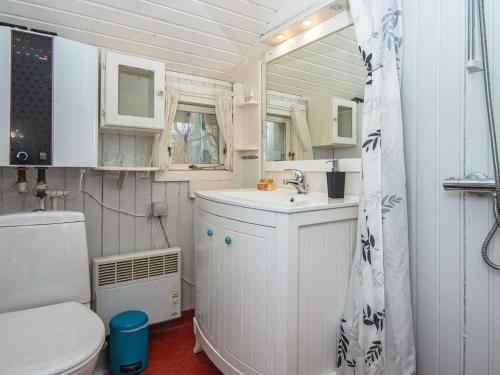 Koupelna v ubytování 4 person holiday home in Hemmet-By Traum