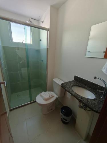 a bathroom with a shower and a toilet and a sink at Lindo e Confortavel Apto Ideal Torquato in Manaus