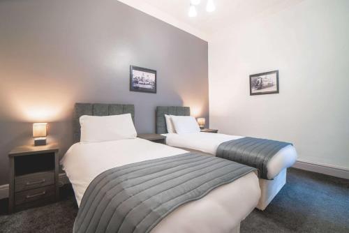 Una cama o camas en una habitación de Comfort Inn Blackpool Gresham