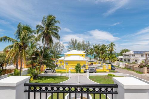 The Grand View Beachfront Villa - Sleeps up to 12
