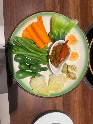 Makanan di atau berdekatan lodge