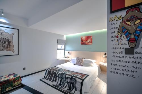 Postel nebo postele na pokoji v ubytování Blooming Lotus Hostel