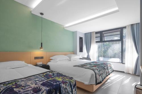 Postel nebo postele na pokoji v ubytování Blooming Lotus Hostel