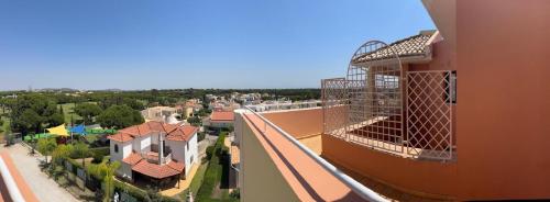 an overhead view of a building with a tennis court at FourSeasons Vilamoura in Quarteira