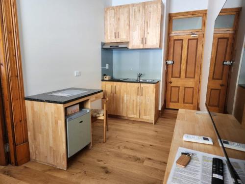 Η κουζίνα ή μικρή κουζίνα στο RIALTO SUITES Fremantle
