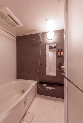 a bathroom with a bath tub and a sink at Hostel Inn Tokyo Asakusa Annex in Tokyo