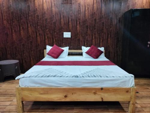 Ένα ή περισσότερα κρεβάτια σε δωμάτιο στο Diwan's Homestay