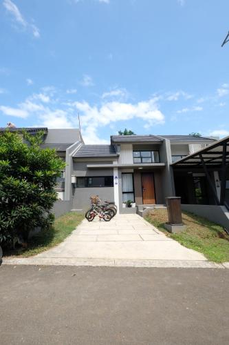 a bike parked in front of a house at Rumah Mungil Nyaman in Muara