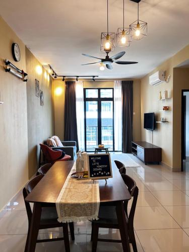 Et tv og/eller underholdning på Latte Homestay Desaru