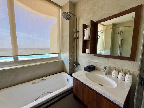 Ένα μπάνιο στο Phú Quý Luxury Hotel