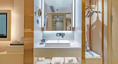 a bathroom with a sink and a mirror at Lavande Hotel Shenzhen East Gate Wanxiang City Guomao Metro Statipn in Shenzhen
