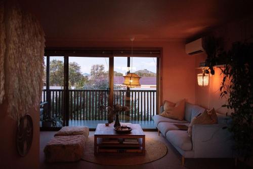 Χώρος καθιστικού στο Sunshine Apartment at La Casa Cubo