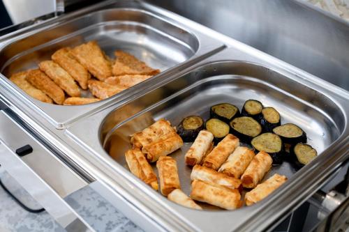 Makanan di atau berdekatan hotel