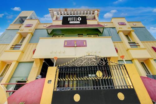 a building with a hotel sign on top of it at Super Hotel O Kelambakkam Bus Terminal Formerly Guna Residency in Kelambākkam