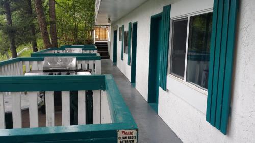 Balkoni atau teres di AppleTree Inn