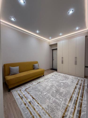Giường trong phòng chung tại Radmir Apartments