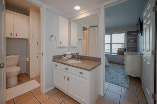 Vannituba majutusasutuses Seaside Cottage with water views!