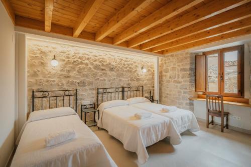 a bedroom with three beds in a room at Casa Rural Vallehermoso 