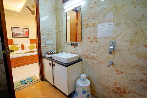 a bathroom with a sink and a mirror at Hotel Maharaja Palace Boutique Hotels Near Medanta Medicity Gurgaon in Gurgaon