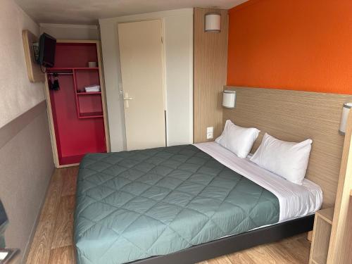 Postel nebo postele na pokoji v ubytování Premiere Classe Nantes Est St Sebastien Sur Loire