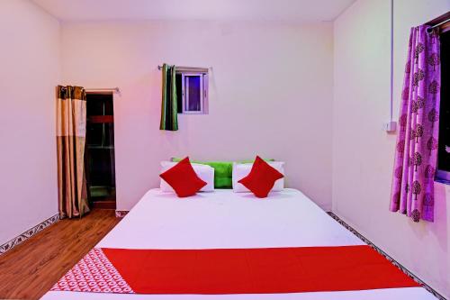 Gallery image of Hotel O Daffodil Lodge Dolphin restaurant in Jānla