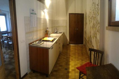 a small kitchen with a sink and a counter at Agriturismo Holle in Manerba del Garda