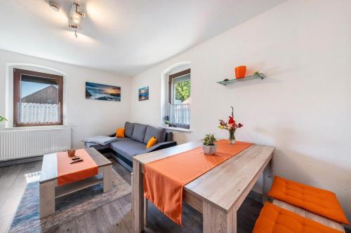 a living room with a table and a couch at Freundliche 50m² Ferienwohnung 
