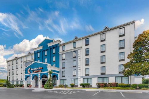 a rendering of the front of a hotel at Comfort Inn Oak Ridge - Knoxville in Oak Ridge