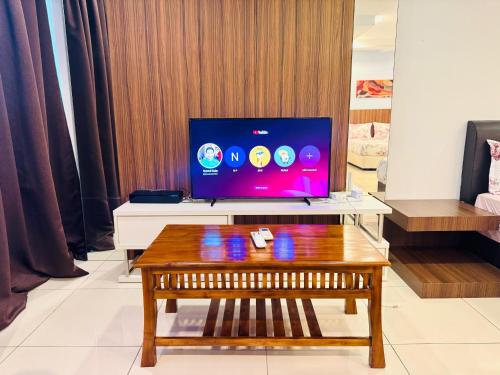 Hejmo Suitesにあるテレビまたはエンターテインメントセンター