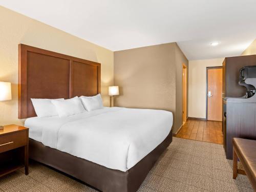 a large white bed in a hotel room at Comfort Inn & Suites Munising-Lakefront in Munising