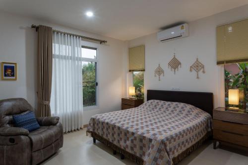 En eller flere senge i et værelse på Lanna Life Lofts