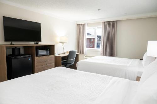 Кровать или кровати в номере Quality Inn & Suites