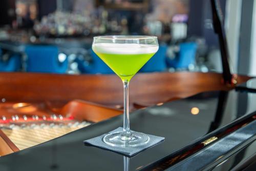 Напитки в Cambria Hotel Waco University Riverfront