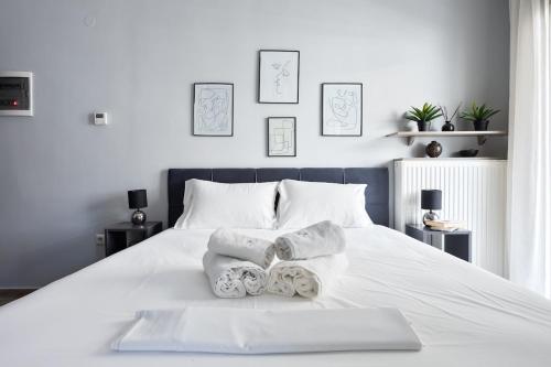 The Cozy Cube - Studio with Patio