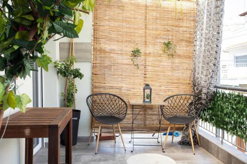 The Cozy Cube - Studio with Patio