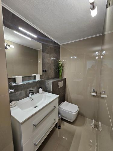 Ένα μπάνιο στο Apartments Sole