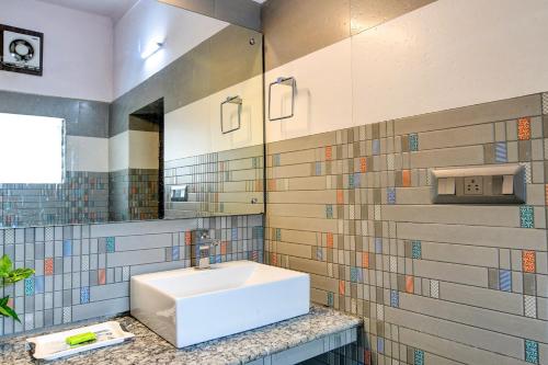 a bathroom with a sink and a mirror at Hotel O Mahal in Durgāpur