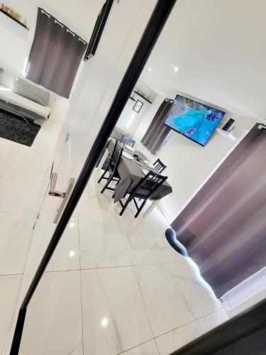 Dapur atau dapur kecil di Logement indépendant "Les Coquelicots", terrasse proche des plages et Montpellier