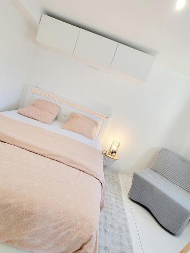 Katil atau katil-katil dalam bilik di Logement indépendant "Les Coquelicots", terrasse proche des plages et Montpellier