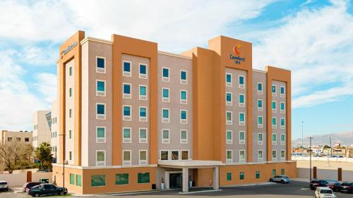 a rendering of a hotel in a parking lot at Comfort Inn Ciudad Juarez in Ciudad Juárez
