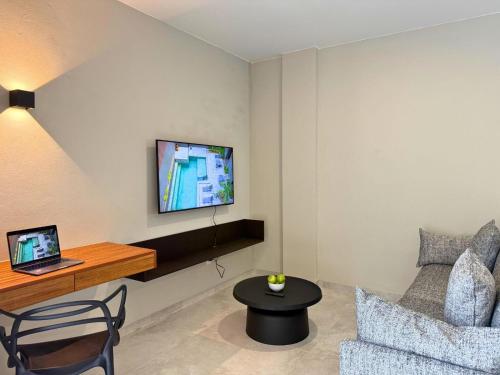 Μια τηλεόραση ή/και κέντρο ψυχαγωγίας στο Rooms Sector M