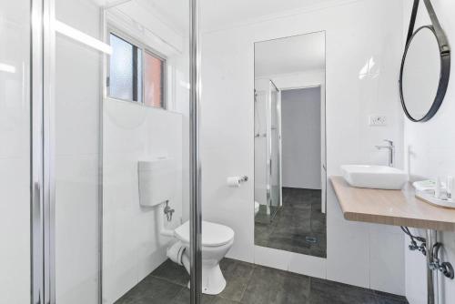 Un baño de Comfort Inn Commodore Albury