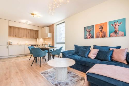 Ivy - Lux Apartment with Parking & Pool in Azur Panorama