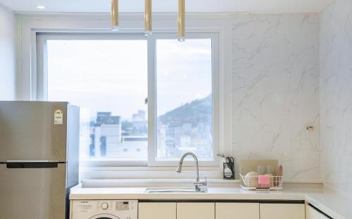 Dapur atau dapur kecil di Mokpo Ayana Hotel & Poolvilla