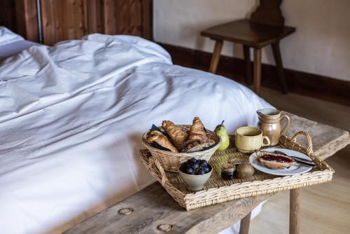 a tray with a basket of bread on a table next to a bed at Chalet D'albiez in Albiez-Montrond