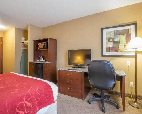 Postel nebo postele na pokoji v ubytování Comfort Inn & Suites