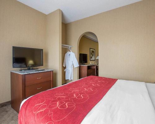 Postel nebo postele na pokoji v ubytování Comfort Inn & Suites