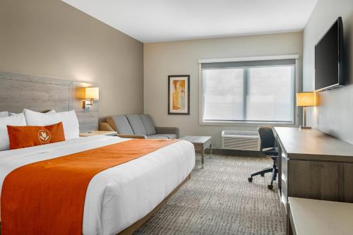 Кровать или кровати в номере Amsterdam Inn & Suites, Ascend Hotel Collection