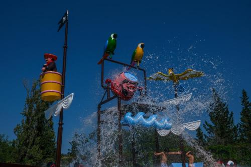 two birds sitting on top of a traffic light at Legends Tskaltubo Spa Resort in Tskaltubo