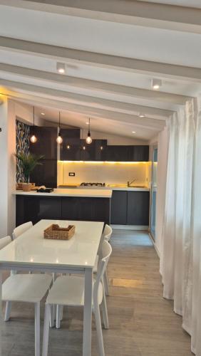Η κουζίνα ή μικρή κουζίνα στο PICCOLA CASA CON GIARDINO